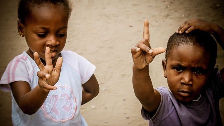 children gesturing