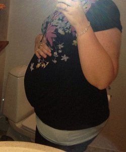 twin pregnancy belly