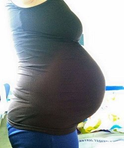 twin pregnancy belly